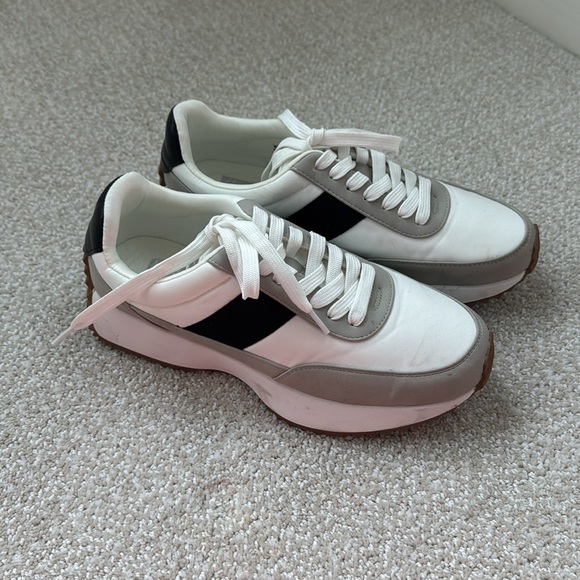 DV by Dolce Vita Bettie Casual Retro Sneaker - Picture 4 of 6